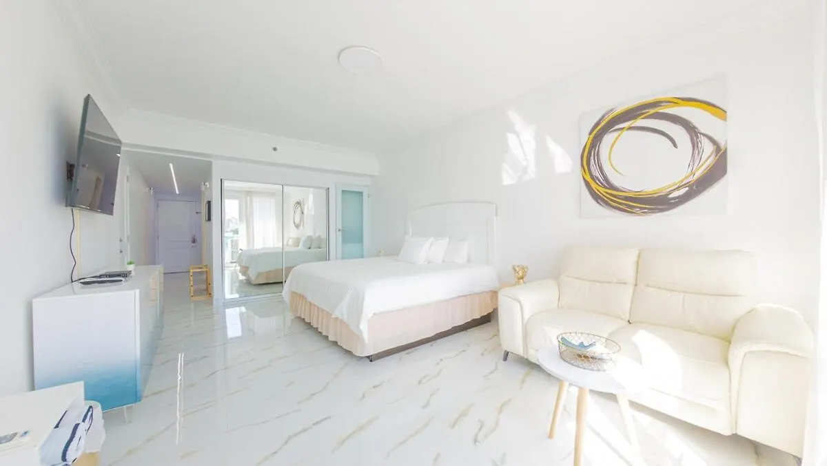 Water Side Studio King Bed With Pool サンジョアン